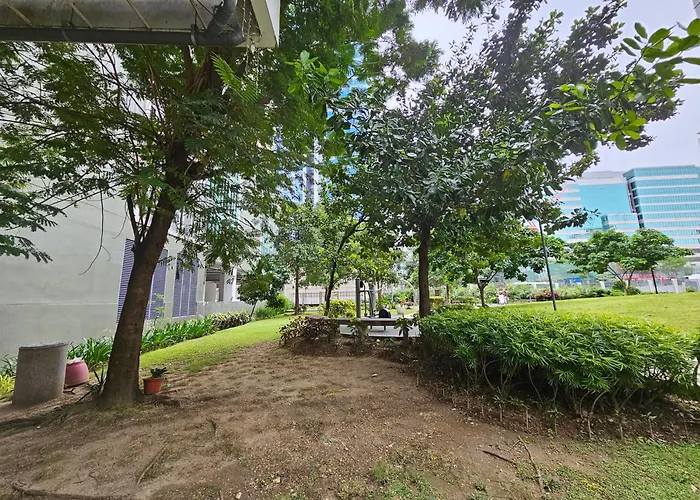 D' Clark's Haven It Park T4-33 Cebu